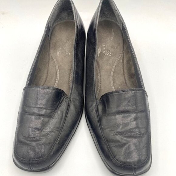 AeroSoles Woman's Black Leather 7.5 Heelrest Loafer Shoes - Picture 1 of 4